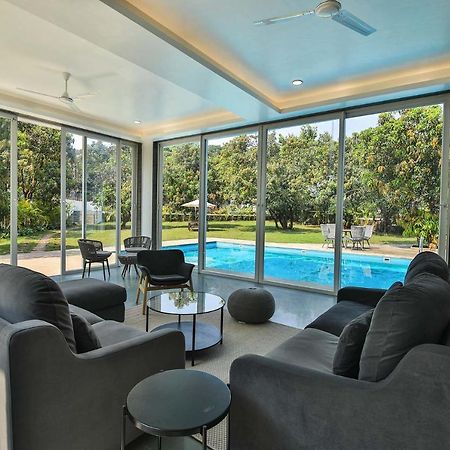 Twilight Grove By Stayvista - Pool- View Villa With Manicured Lawn, Contemporary Interiors & Home Theatre Karjat Eksteriør billede
