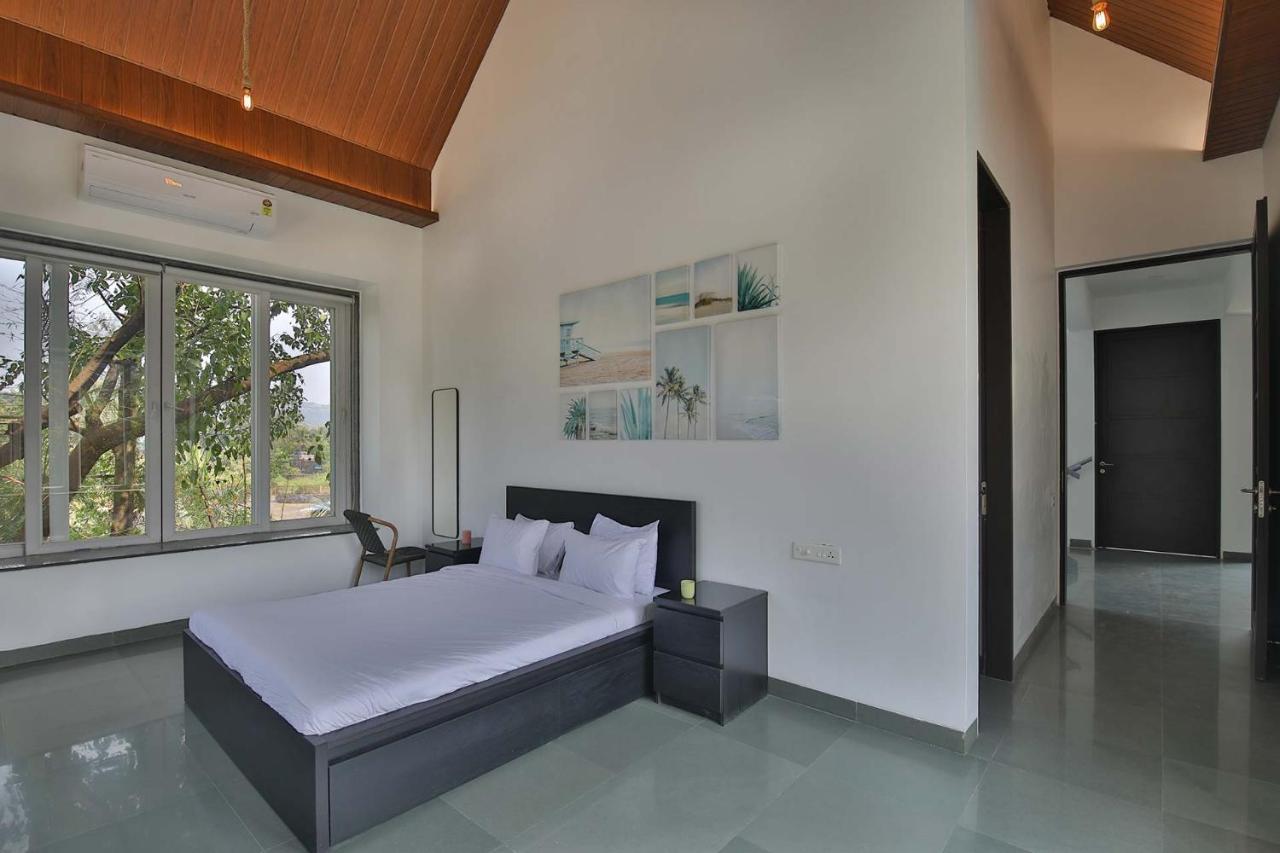 Twilight Grove By Stayvista - Pool- View Villa With Manicured Lawn, Contemporary Interiors & Home Theatre Karjat Eksteriør billede