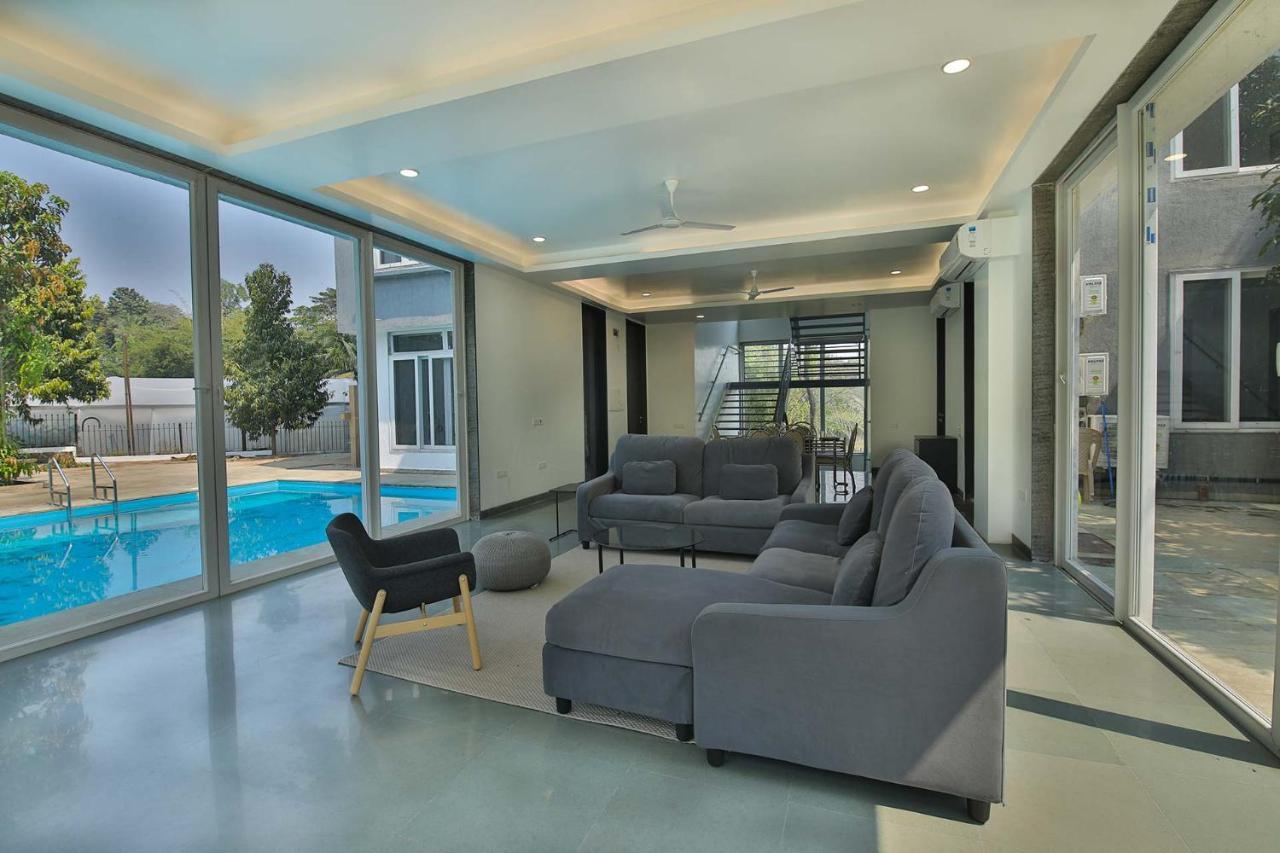 Twilight Grove By Stayvista - Pool- View Villa With Manicured Lawn, Contemporary Interiors & Home Theatre Karjat Eksteriør billede