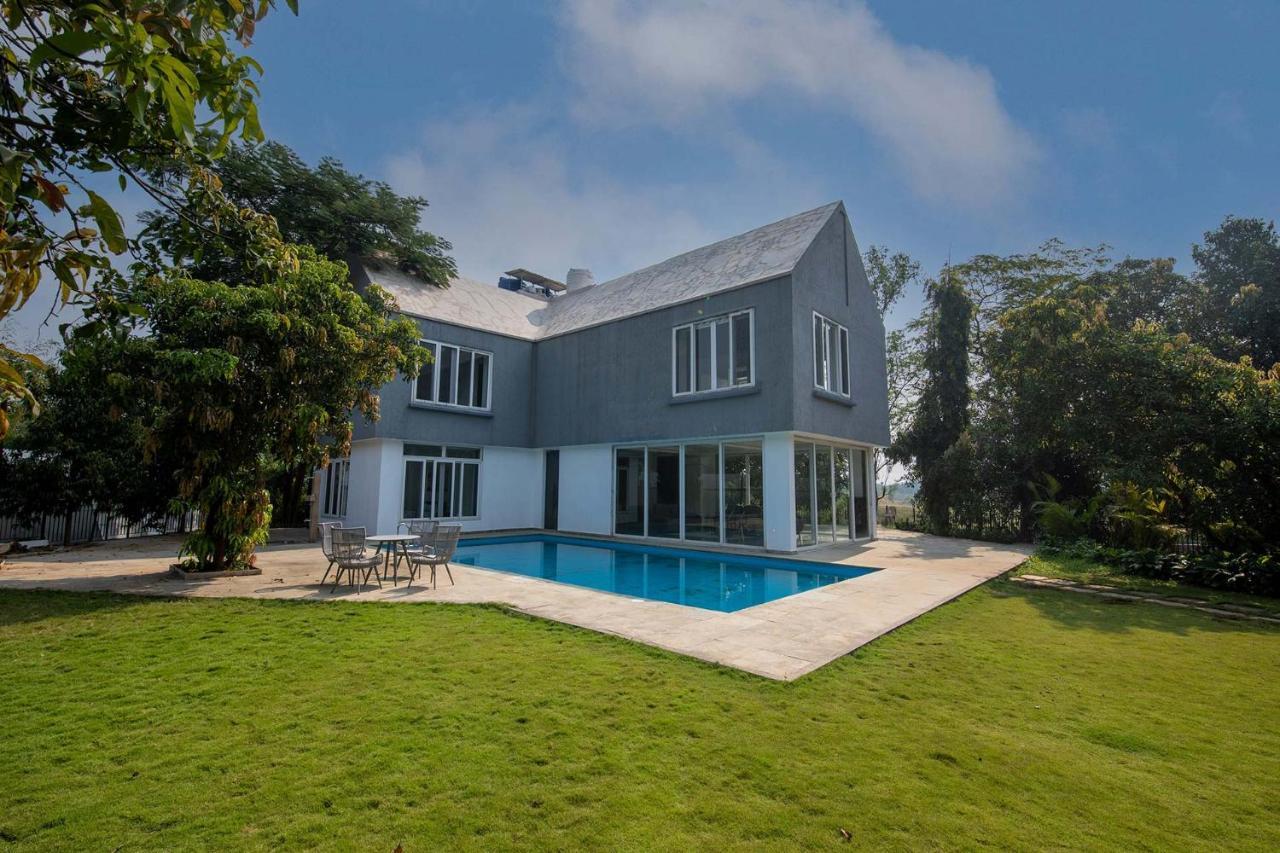 Twilight Grove By Stayvista - Pool- View Villa With Manicured Lawn, Contemporary Interiors & Home Theatre Karjat Eksteriør billede