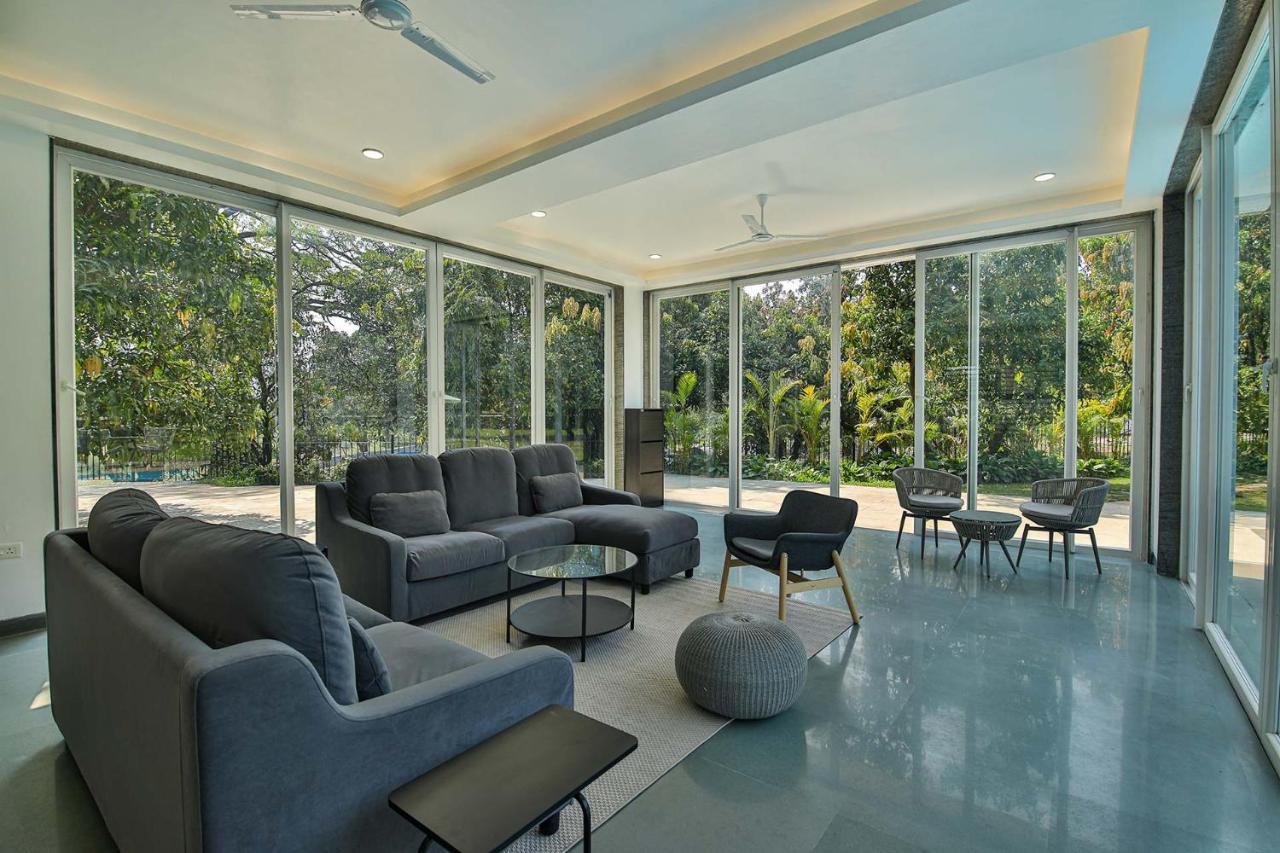 Twilight Grove By Stayvista - Pool- View Villa With Manicured Lawn, Contemporary Interiors & Home Theatre Karjat Eksteriør billede