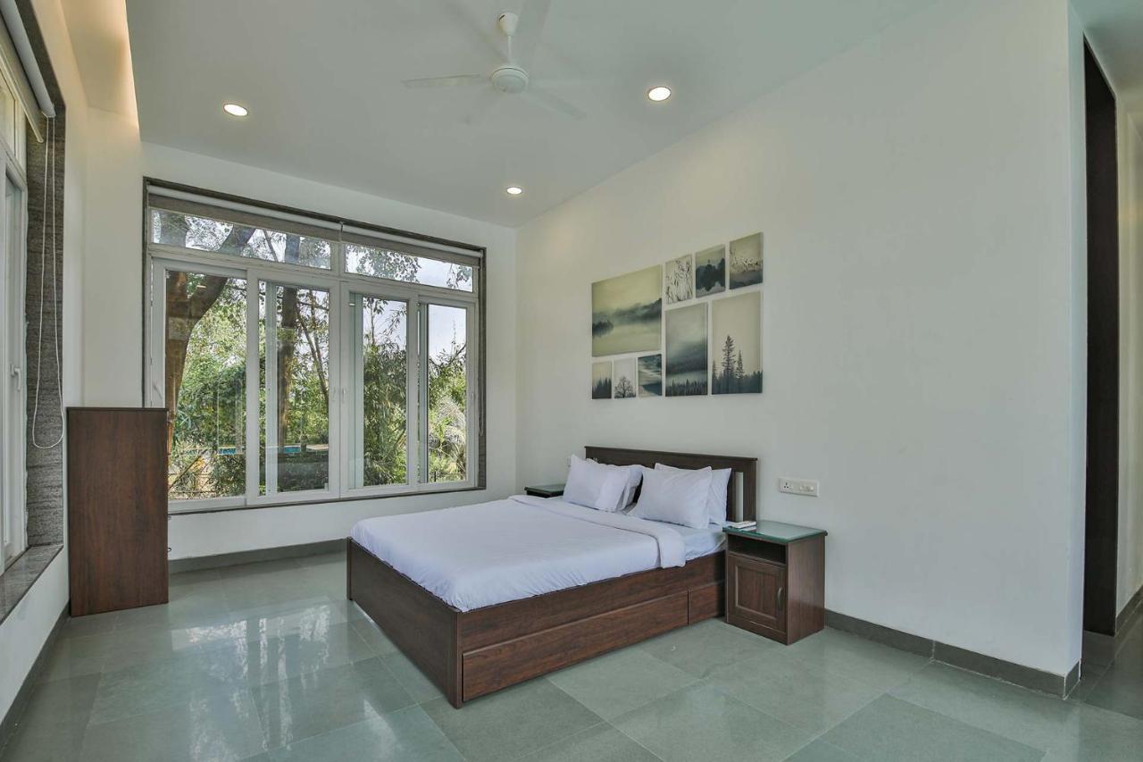 Twilight Grove By Stayvista - Pool- View Villa With Manicured Lawn, Contemporary Interiors & Home Theatre Karjat Eksteriør billede